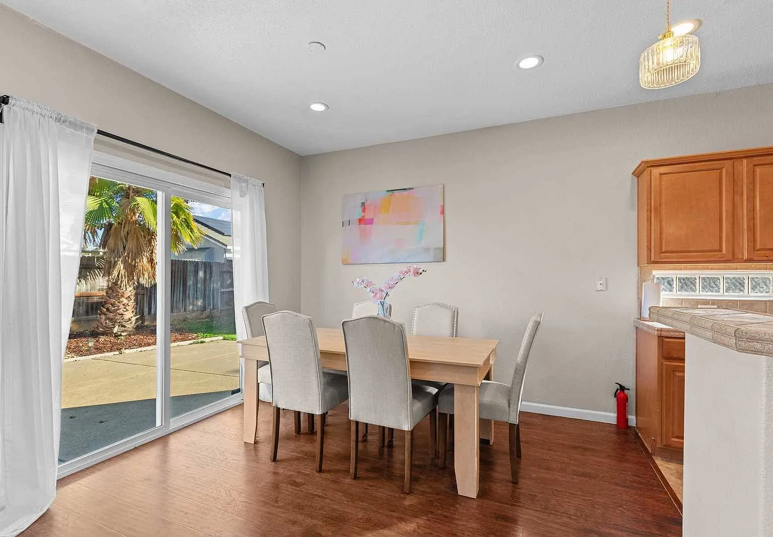 3 bed, 1654 sqft, $5,500 — Photo 2