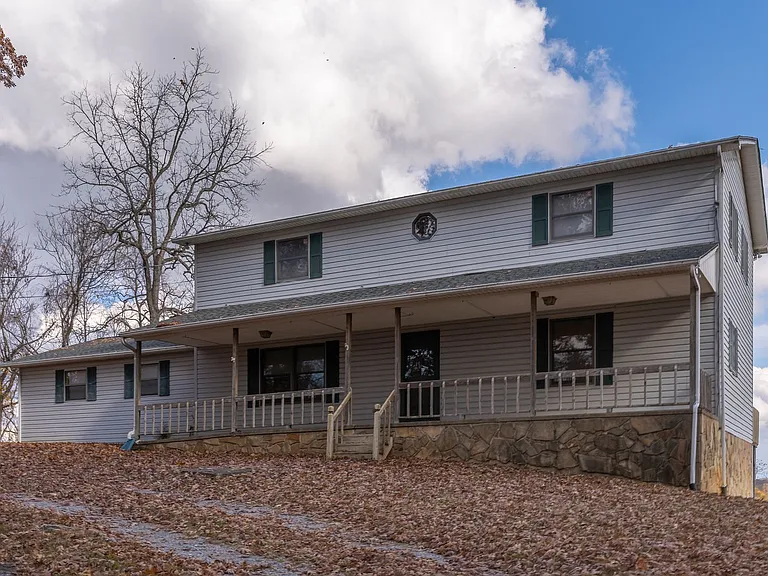 1111 Fairview Rd — Photo 1