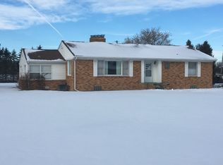 412 Center Dr, Pinconning, MI 48650