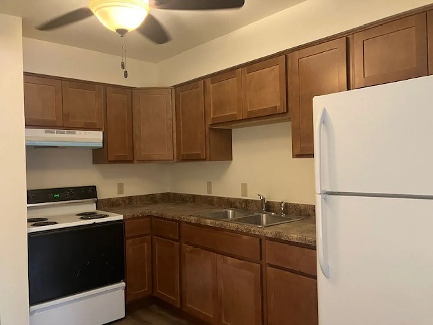 Marathon - 2068 Lilly Street — Photo 4