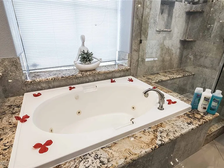 1400 Castle Crest Dr — Photo 36