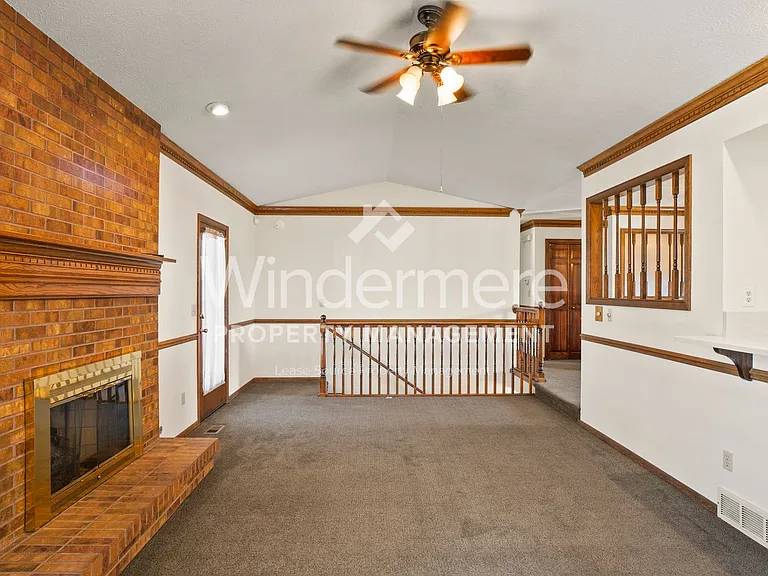 10435 N Iroquois Ct — Photo 13