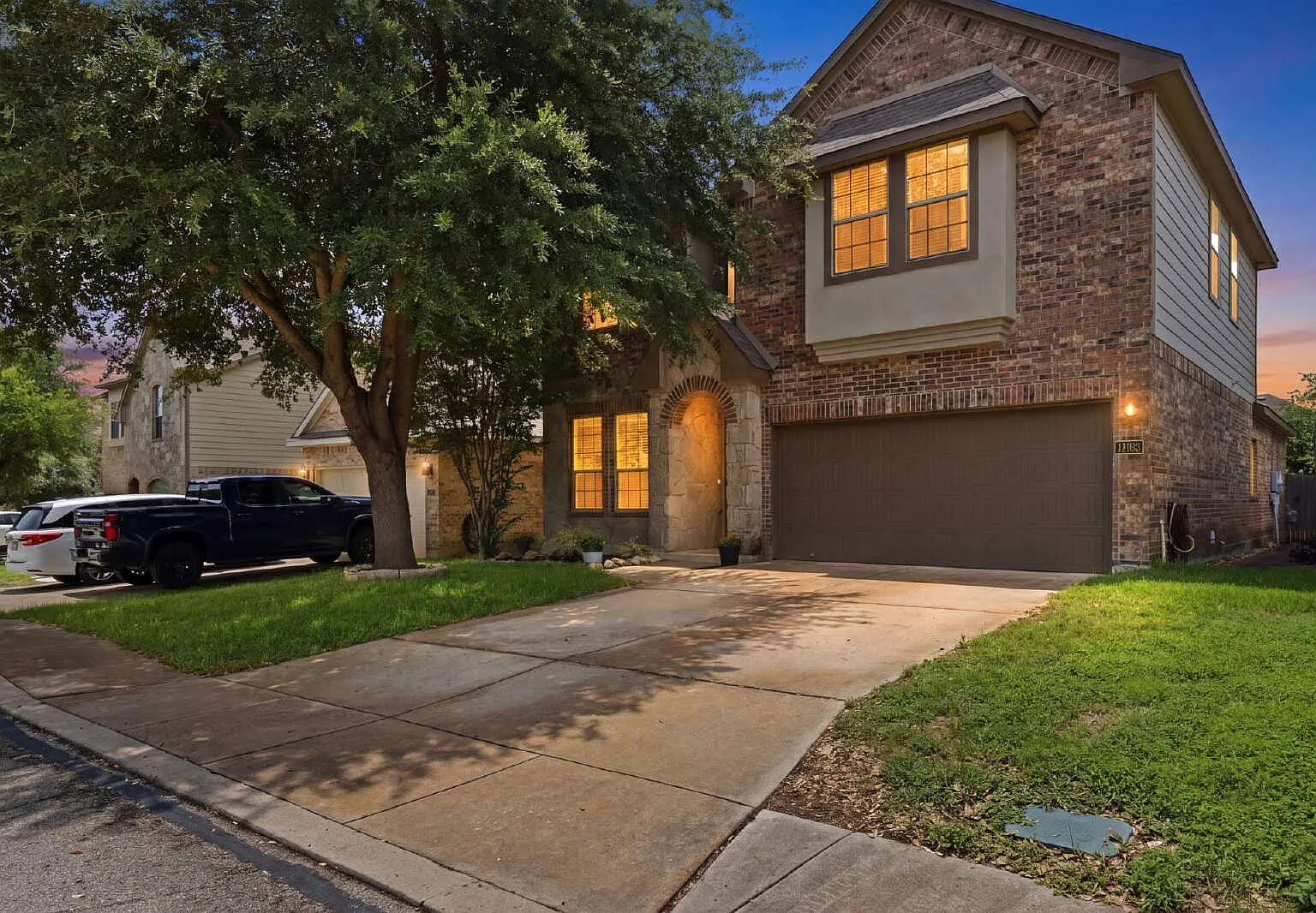 4 bed, 2.5 bath, 2712 sqft, $2,195 — Photo 1
