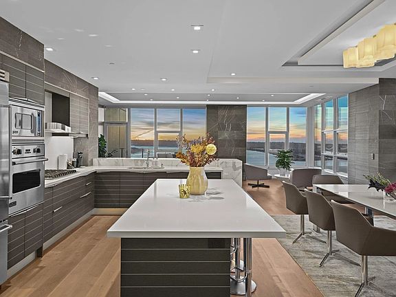 5th image of 1325 Pacific Hwy #3503