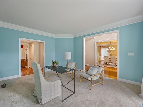 4th image of 131 Oakhurst Dr