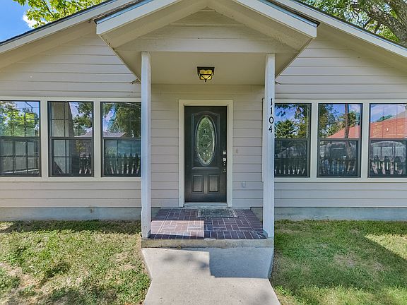2nd image of 1104 Peggy Ln