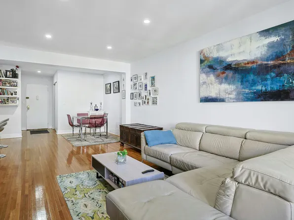 601 Kappock Street image 4 of 18