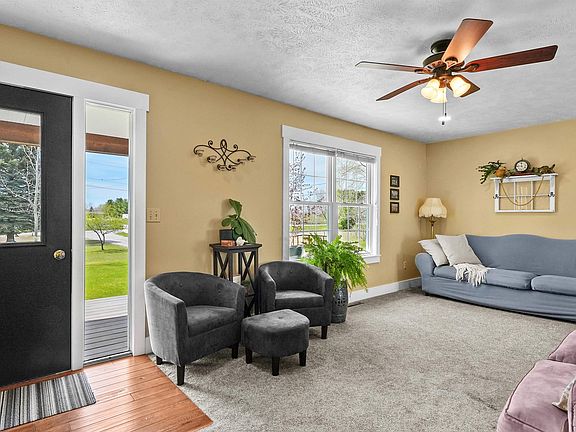3rd image of 1784 Lloyd Ln
