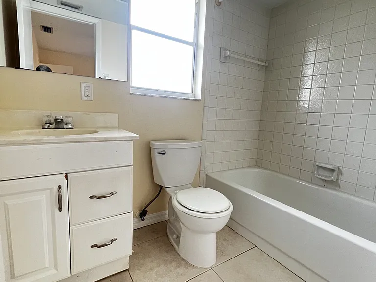 609 SE 23rd Pl #1 — Photo 7
