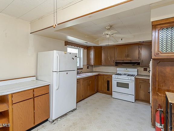 5th image of 411 Mayberry St