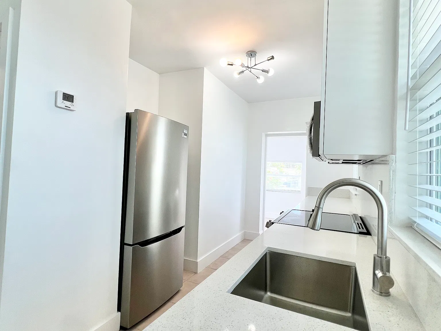 3 bed, 950 sqft, $2,750 — Photo 3