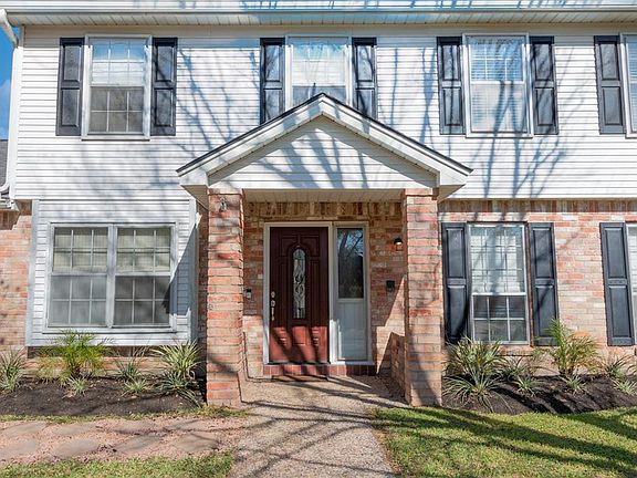 3rd image of 20410 Laurel Lock Dr