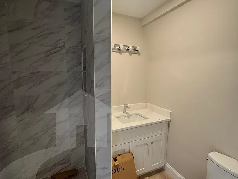 72 Washington St #2 — Photo 4