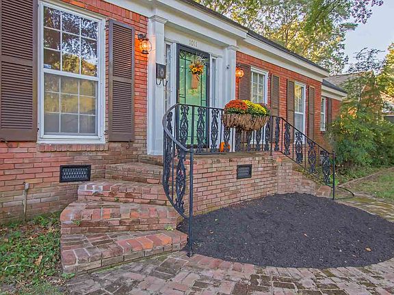 2nd image of 1011 Kings Park Dr