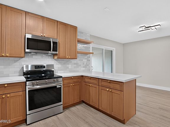 4th image of 314 E GLADE Avenue
