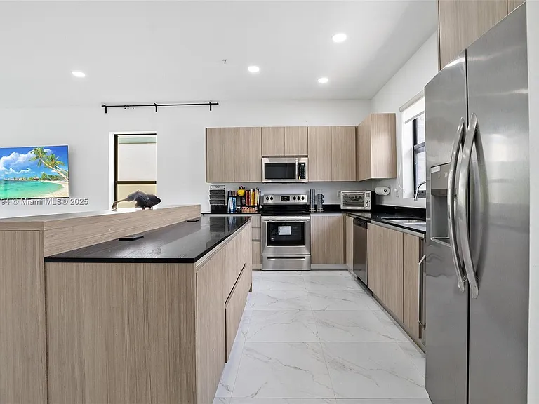 6146 SW 36th Ct — Photo 2