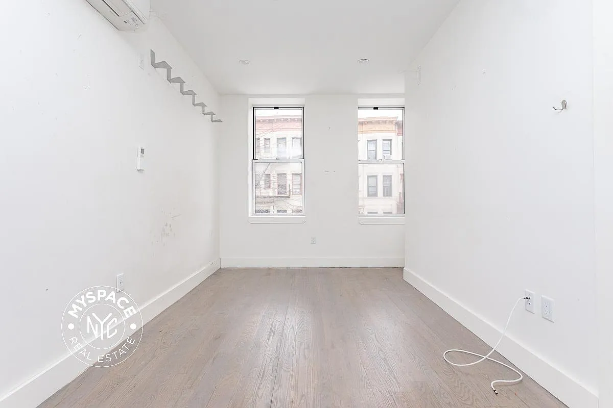 Building Photo - 824 Saint Johns Pl #3F