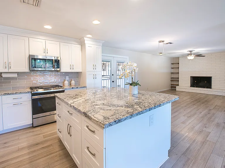1236 E Del Rio Dr — Photo 9