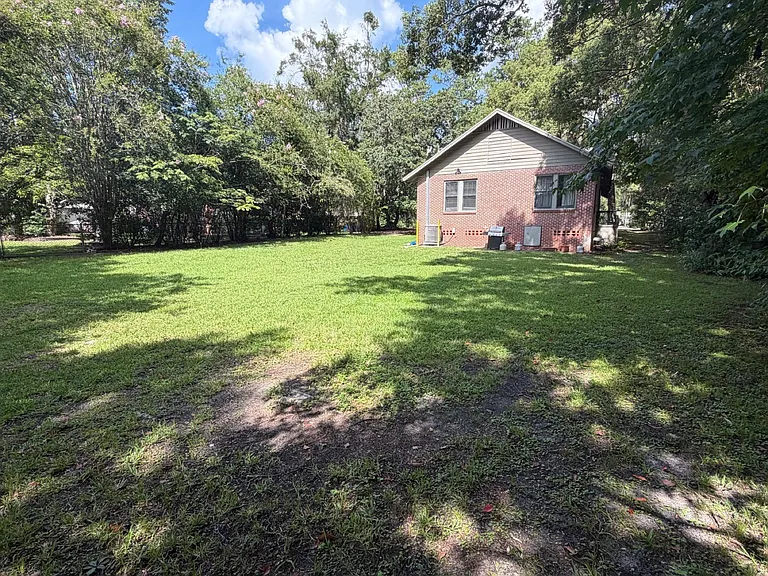 402 NW 20th St — Photo 3