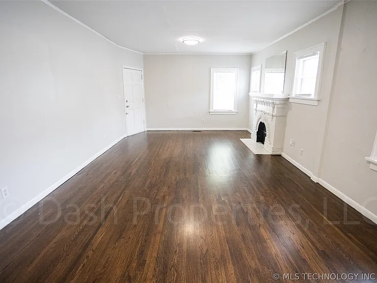 1119 S Florence Ave — Photo 12