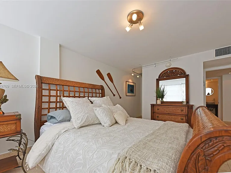 2016 Bay Dr #201 — Photo 13