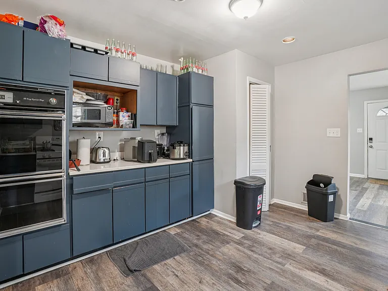 8312 Potomac Ave — Photo 7