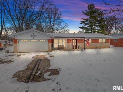 5 Oakwood Dr, Chatham, IL, 62629