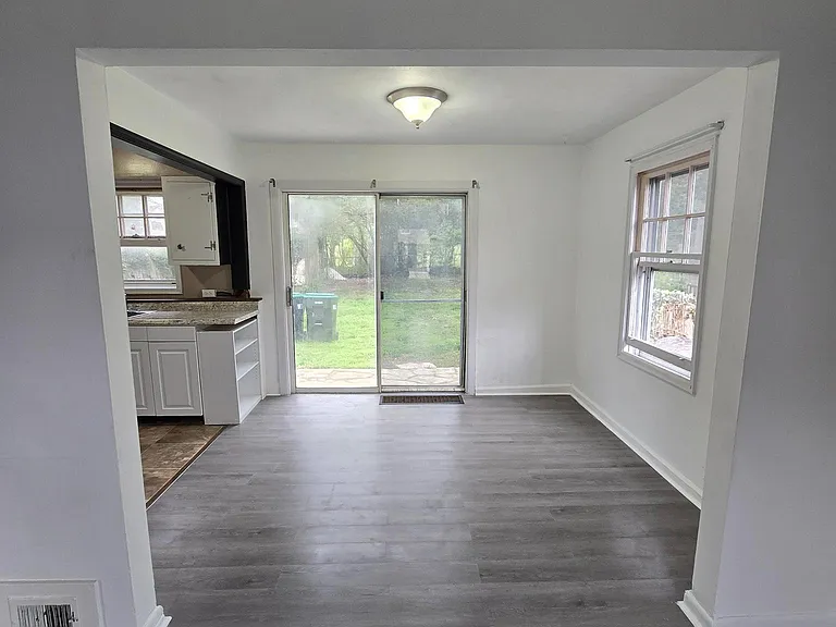 21676 N Essex Dr — Photo 8