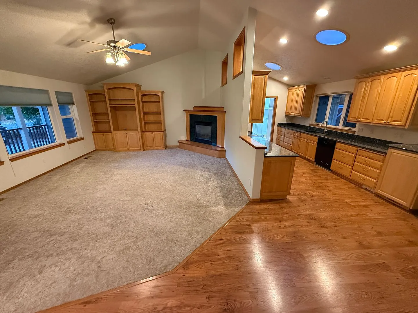 Huge bedrooms 3 bed 2 bath — Photo 1