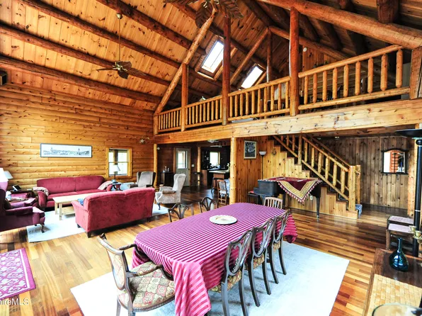 233 Algerie Rd, Becket, MA 01223