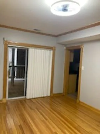 7303 N Wolcott Ave — Photo 2