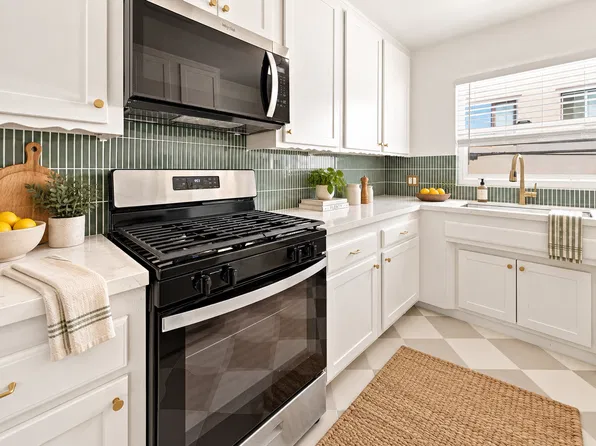 Newly Remodeled 1-Bedroom Upper Unit in Alamitos Beach