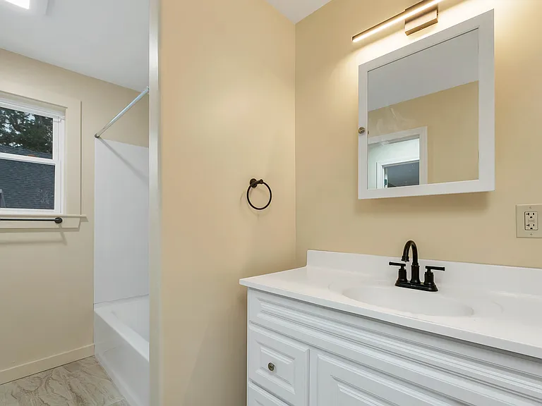 425 Main St #6 — Photo 5