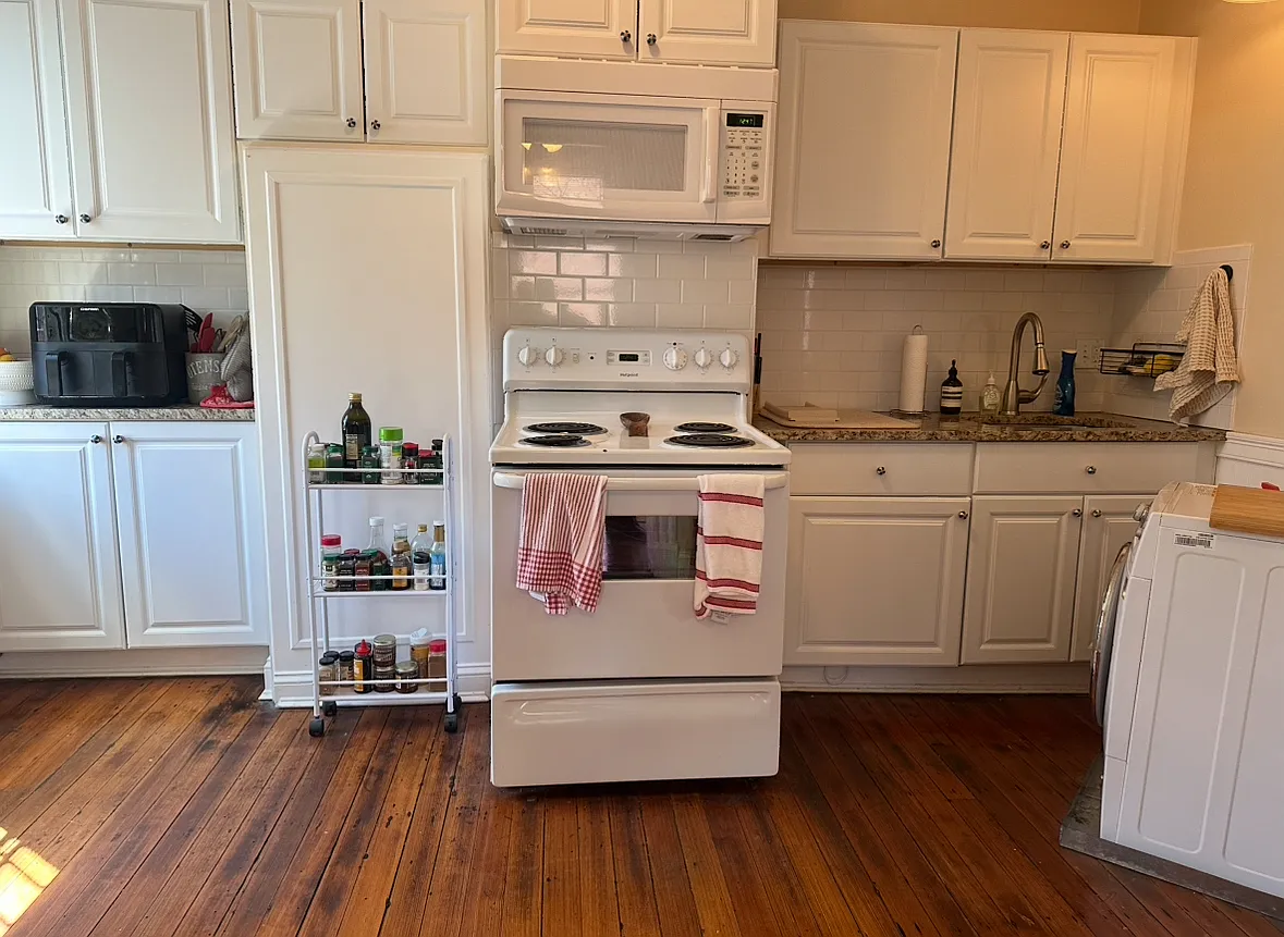 3 bed, 9999 sqft, $5,100 — Photo 3