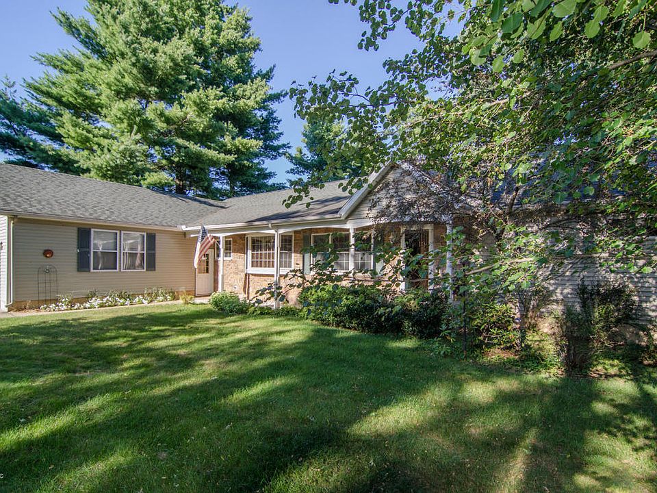 1st image of 821 W Park Dr