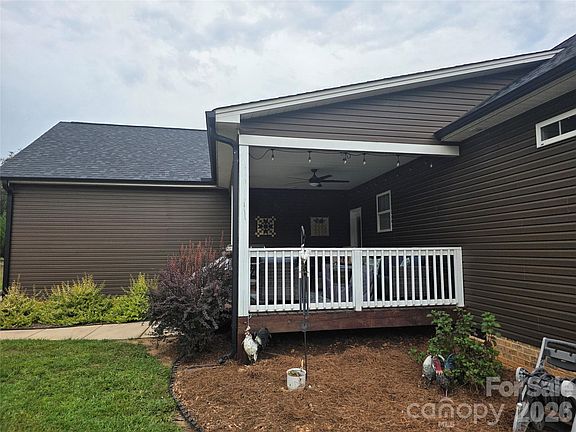 5th image of 2278 Devine Rd