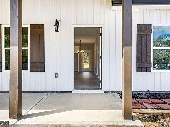 3rd image of 1016 Poseyville Rd