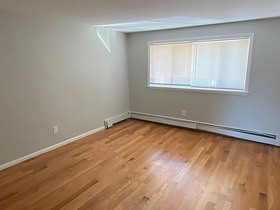 4th image of 295 Willard St #14