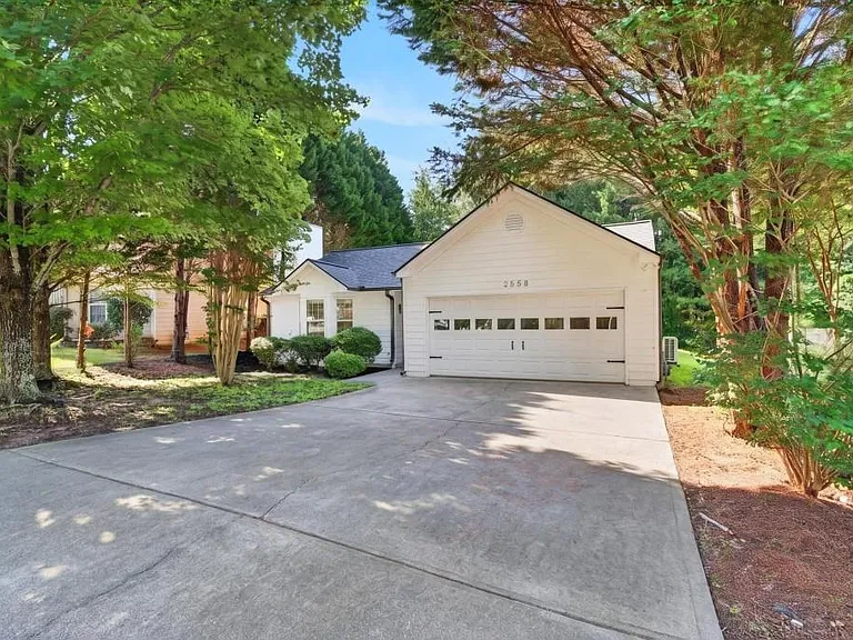 2558 Candlewood Way — Photo 3