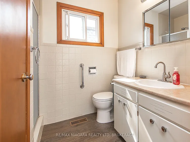 129 Adelaide St — Photo 9