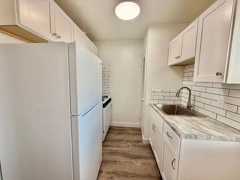 5840-5860 Albemarle St — Photo 10