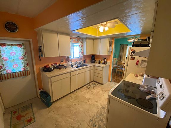 5th image of 4048 Voorne St