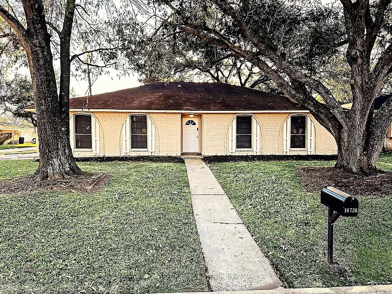 16738 Barcelona Dr — Photo 16