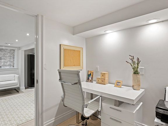 3rd image of 41-41 Park Cir