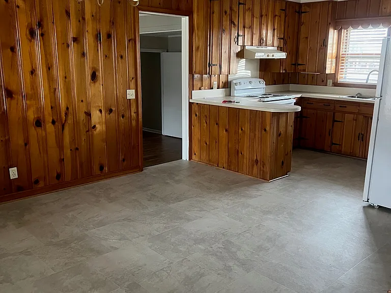 5705 Creighton St — Photo 3