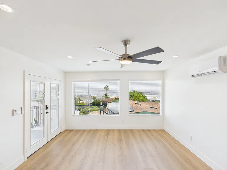 1126 W Redwood St — Photo 9
