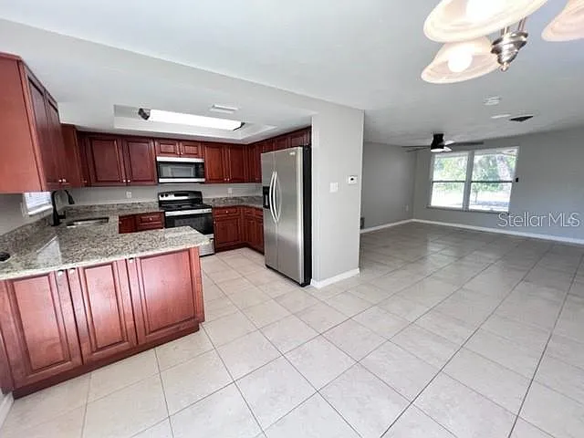424 Vannell St — Photo 9