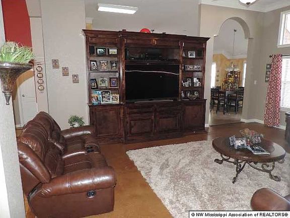 3rd image of 4204 Sidlehill Dr