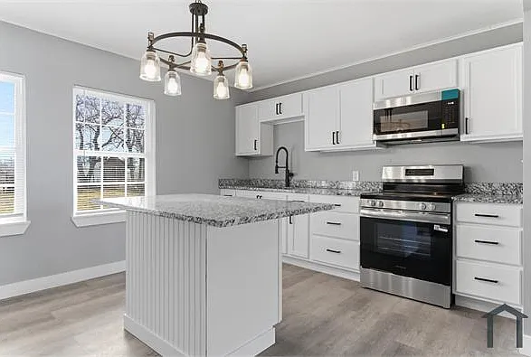 1717 N Harvard Ave — Photo 19