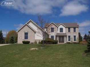696 Morningside Dr, Grand Blanc, MI 48439